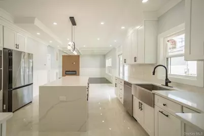 17 Park Drive East, Syosset, NY 11791 - Photo 13