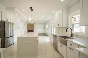 17 Park Dr E, Syosset, NY 11791 - Photo 13