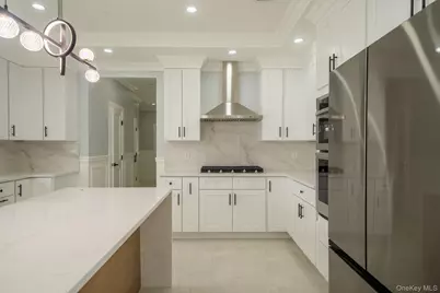 17 Park Drive East, Syosset, NY 11791 - Photo 11