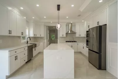 17 Park Drive East, Syosset, NY 11791 - Photo 9