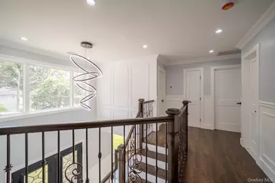 17 Park Drive East, Syosset, NY 11791 - Photo 19