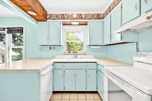 81 Lincoln Ave, Yonkers, NY 10704 - Photo 9