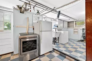 81 Lincoln Ave, Yonkers, NY 10704 - Photo 33