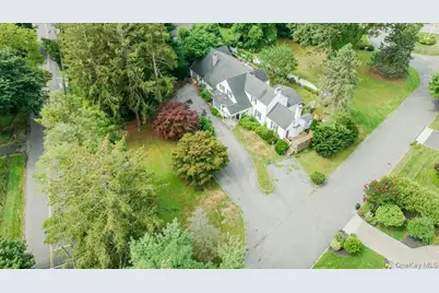 221 Huntington Bay Road, Huntington, NY 11743 - Photo 3