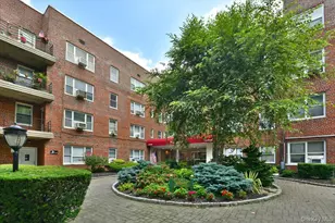 75 S Middle Neck, Great Neck, NY 11021 - Photo 17