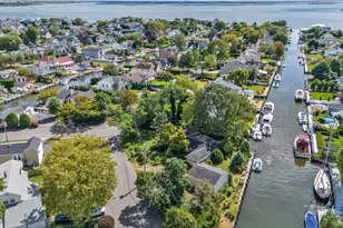 7 Swartout Pl, Amityville, NY 11701 - Photo 19