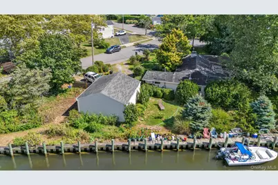 7 Swartout Place, Amityville, NY 11701 - Photo 21