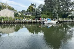 7 Swartout Pl, Amityville, NY 11701 - Photo 17