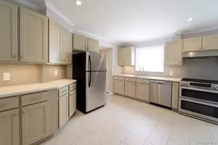 642 Salisbury Park Dr, Westbury, NY 11590 - Photo 5