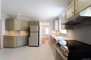 642 Salisbury Park Dr, Westbury, NY 11590 - Photo 7