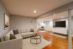 642 Salisbury Park Dr, Westbury, NY 11590 - Photo 17