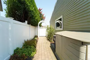 642 Salisbury Park Dr, Westbury, NY 11590 - Photo 21