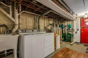 26-19 14th Pl, Astoria, NY 11102 - Photo 31