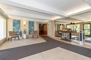 4 Town House Pl, Great Neck, NY 11021 - Photo 3