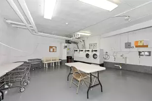 4 Town House Pl, Great Neck, NY 11021 - Photo 19