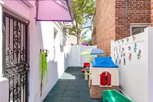 726 Manor Ct, Brooklyn, NY 11235 - Photo 23