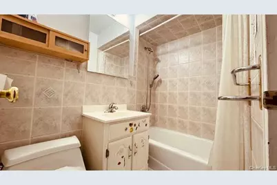 142-05 Roosevelt Avenue #204, Flushing, NY 11354 - Photo 17