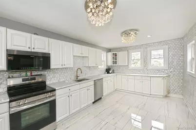 5 Shadywood Court, Huntington, NY 11743 - Photo 3