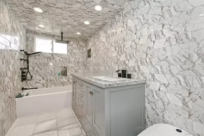 5 Shadywood Court, Huntington, NY 11743 - Photo 9