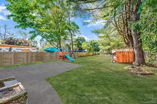 8 Willoughby St, Brentwood, NY 11717 - Photo 5