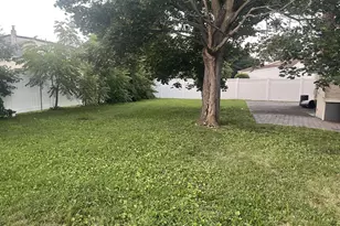 918 10th St, West Babylon, NY 11704 - Photo 3