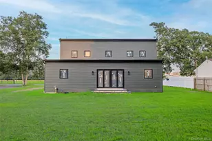 26 Tremont Ave, Patchogue, NY 11772 - Photo 11