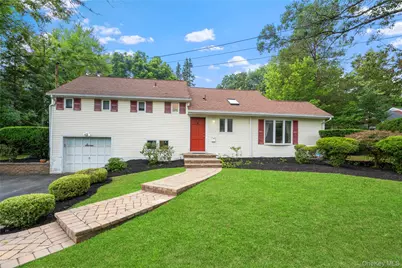 7 Meriden Place, Melville, NY 11747 - Photo 3