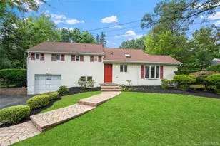 7 Meriden Pl, Melville, NY 11747 - Photo 3