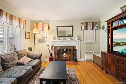 25 Hillside Avenue, Woodbury, NY 11797 - Photo 7