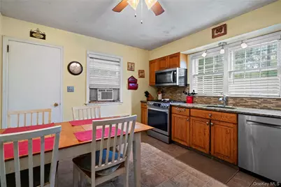 25 Hillside Avenue, Woodbury, NY 11797 - Photo 9