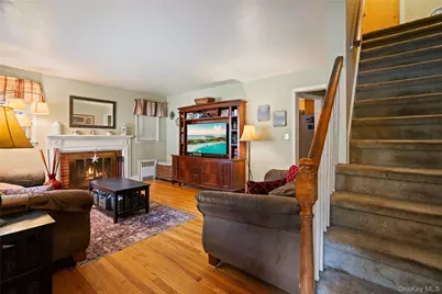 25 Hillside Avenue, Woodbury, NY 11797 - Photo 5