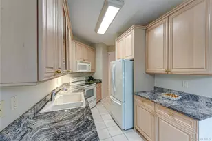 93 Carriage Ln, Plainview, NY 11803 - Photo 13