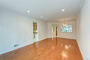 93 Carriage Ln, Plainview, NY 11803 - Photo 11