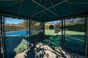 93 Carriage Ln, Plainview, NY 11803 - Photo 35