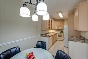 93 Carriage Ln, Plainview, NY 11803 - Photo 15