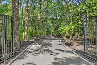 12 Honeysuckle Lane, East Quogue, NY 11942 - Photo 21