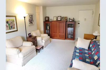 4727 Little Neck Pkwy Parkway #4G, Little Neck, NY 11362 - Photo 3