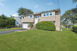 47 Owens St, Brentwood, NY 11717 - Photo 3