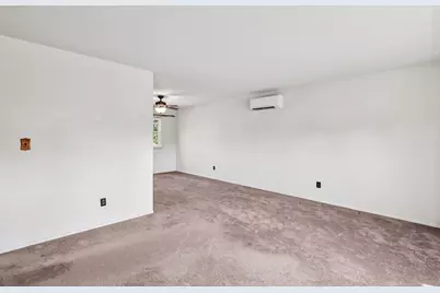 47 Owens Street, Brentwood, NY 11717 - Photo 5