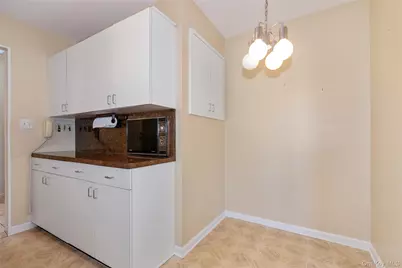 58 Helen Avenue, Plainview, NY 11803 - Photo 5