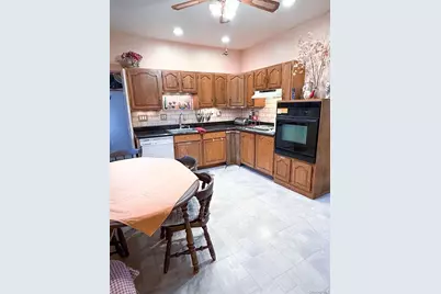 6 Windsor Place, Lynbrook, NY 11563 - Photo 11