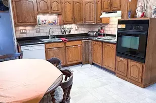 6 Windsor Pl, Lynbrook, NY 11563 - Photo 11