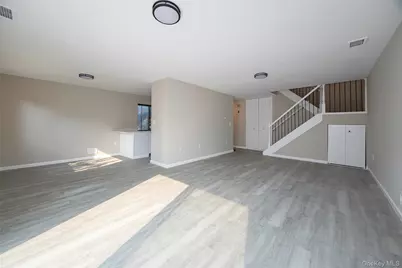 2206 Mulberry Court, Poughkeepsie, NY 12603 - Photo 9