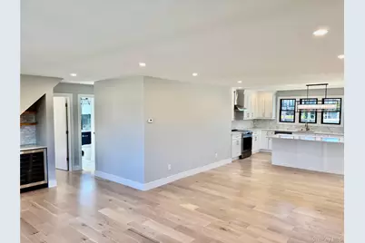 188 Sequams Lane Cen, West Islip, NY 11795 - Photo 3