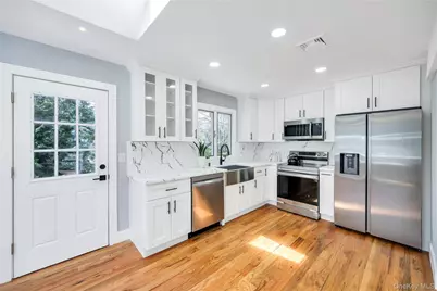 16 Huckleberry Lane, Oyster Bay, NY 11771 - Photo 7