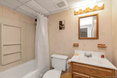 261 E Hoffman Avenue, Lindenhurst, NY 11757 - Photo 13