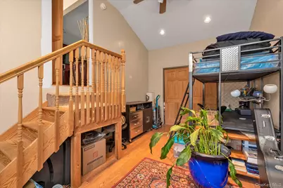 261 E Hoffman Avenue, Lindenhurst, NY 11757 - Photo 11