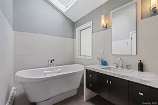 2 Bristol Dr, Woodbury, NY 11797 - Photo 25