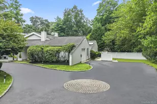 2 Bristol Dr, Woodbury, NY 11797 - Photo 3