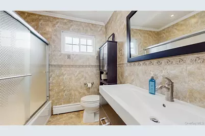 110 Roeckel Avenue, Valley Stream, NY 11580 - Photo 17